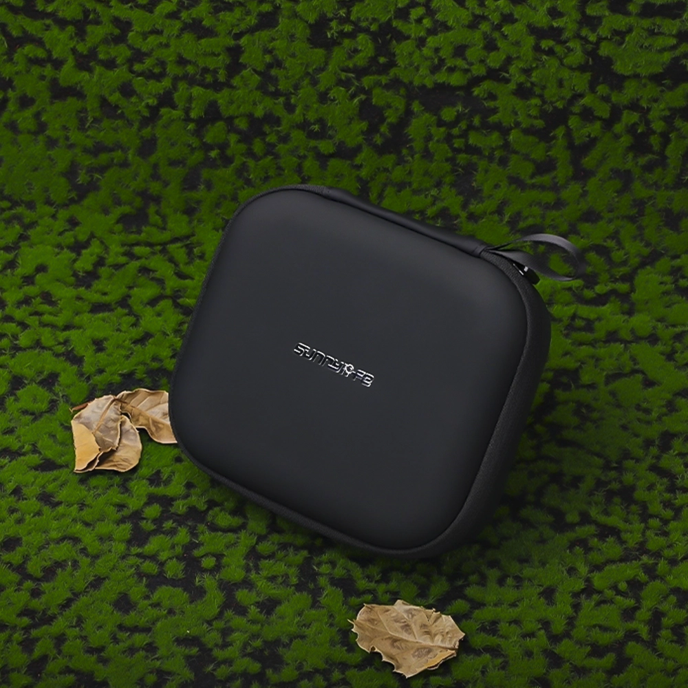 Walizka podróżna Sunnylife Mini Travel Case w podróży