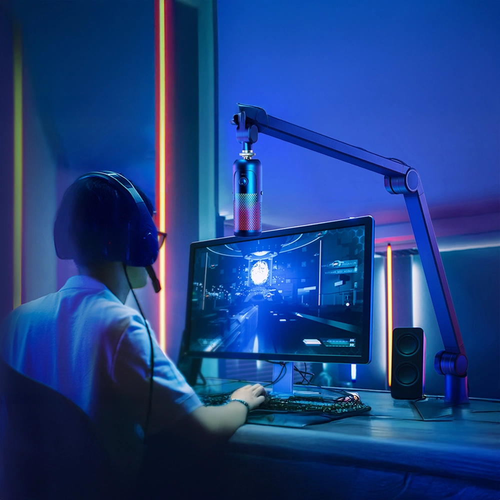 Gaming setup z ramięm mikrofonowym Gaming setup z ramięm mikrofonowym