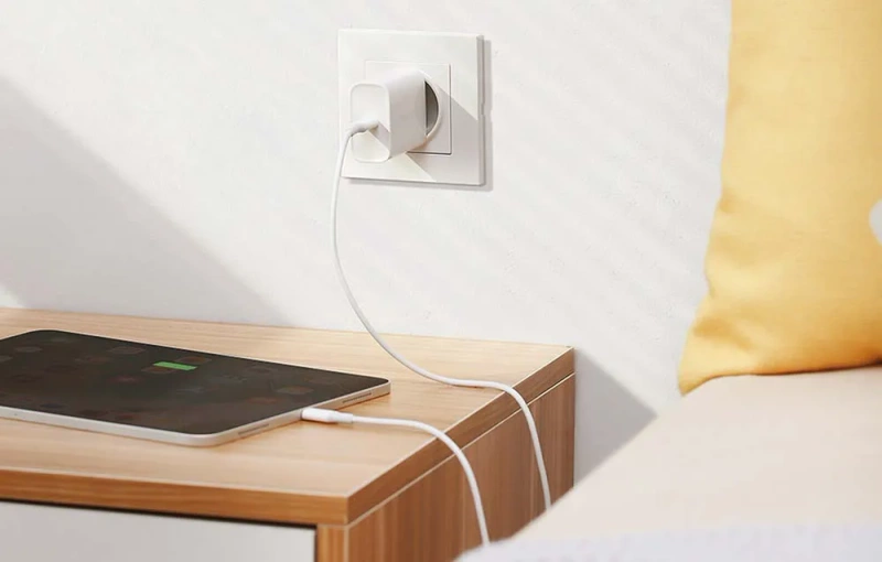 Ładowarka sieciowa UGREEN CD127, USB-C, PD3.0, QC4.0, 30W (biały)